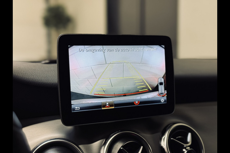 Mercedes-Benz GLA 180 Sport Edition Premium AMG Line | Trekhaak | Camera | Keyless