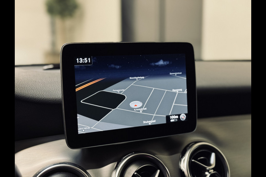 Mercedes-Benz GLA 180 Sport Edition Premium AMG Line | Trekhaak | Camera | Keyless
