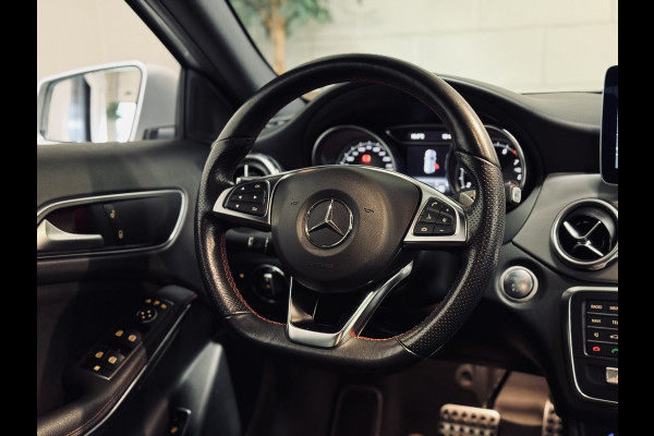 Mercedes-Benz GLA 180 Sport Edition Premium AMG Line | Trekhaak | Camera | Keyless