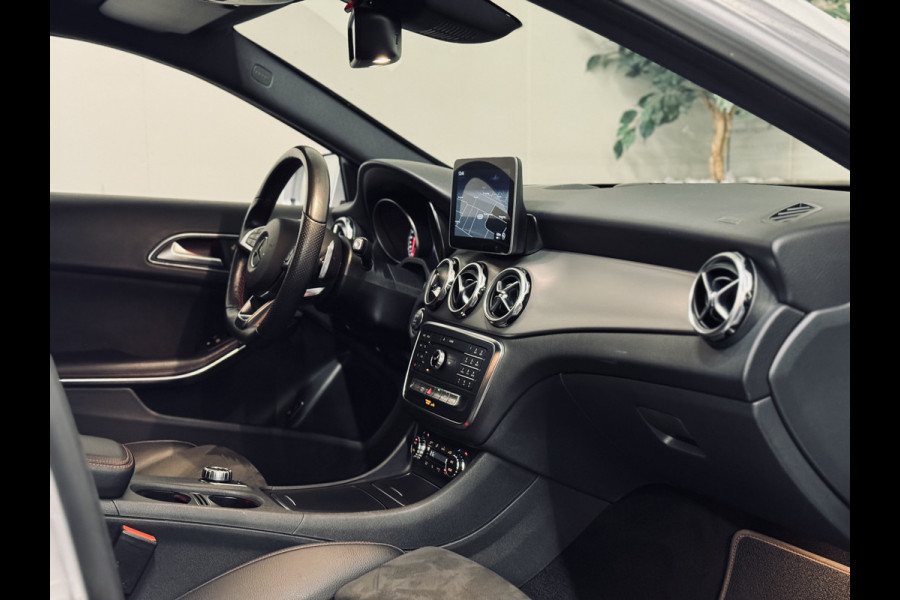 Mercedes-Benz GLA 180 Sport Edition Premium AMG Line | Trekhaak | Camera | Keyless
