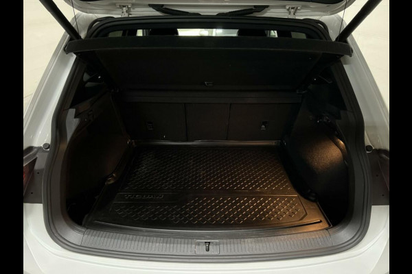 Volkswagen Tiguan 1.5 TSI R-Line Black Edition Pano Virtual Dynaudio 360° NAP Volkswagen Tiguan 1.5 TSI R-Line Black Edition Pano Virtual Dynaudio 360° NAP