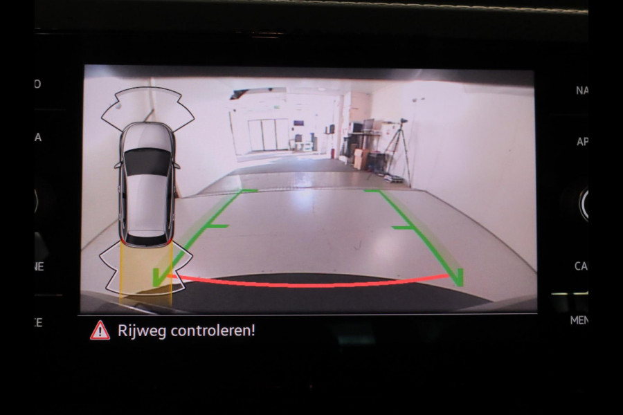 Volkswagen Polo 1.0 TSI Life Business 95 pk Automaat (DSG) | Verlengde garantie | Navigatie | Parkeersensoren | Achteruitrijcamera | Adaptieve cruise control | Stoelverwarming |
