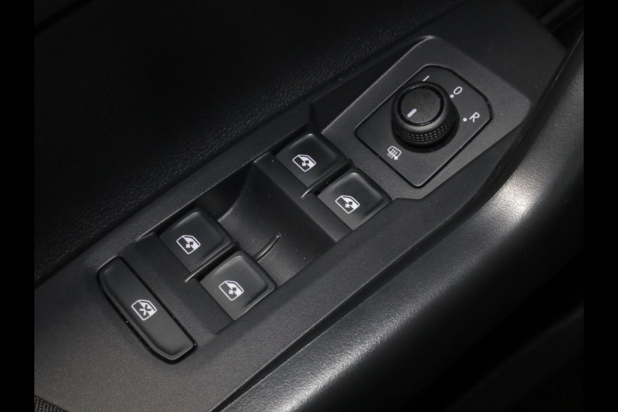 Volkswagen Polo 1.0 TSI Life Business 95 pk Automaat (DSG) | Verlengde garantie | Navigatie | Parkeersensoren | Achteruitrijcamera | Adaptieve cruise control | Stoelverwarming |