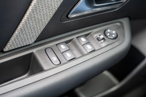 Citroën C4 X 1.2 Puretech Max|Prijs rijklaar incl. 12 mnd garantie| Carplay Schuif/kanteldak Head-up display Camera PDC LMV NAV