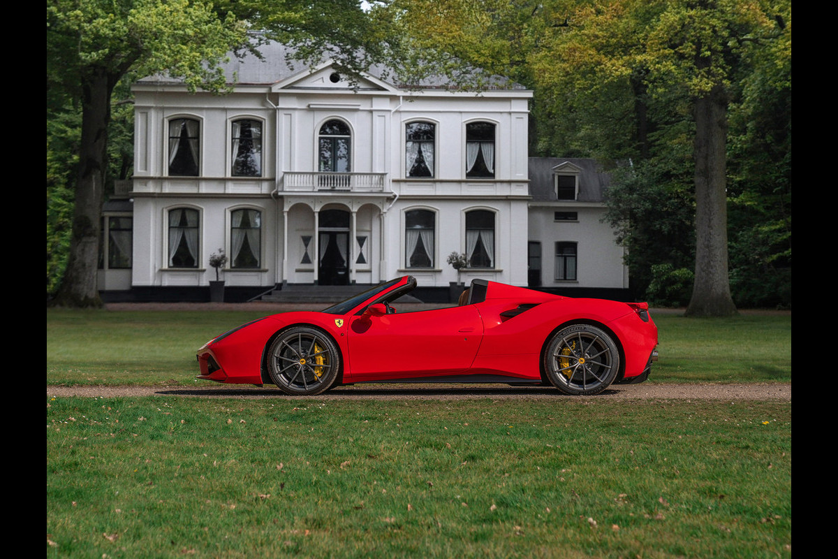Ferrari 488 Spider | Front-lift | Pista wheels | Carbon stuur + LED's | Adapt. koplampen | Rosso Scuderia Ferrari 488 Spider | Front-lift | Pista wheels | Carbon stuur + LED's | Adapt. koplampen | Rosso Scuderia