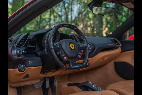 Ferrari 488 Spider | Front-lift | Pista wheels | Carbon stuur + LED's | Adapt. koplampen | Rosso Scuderia Ferrari 488 Spider | Front-lift | Pista wheels | Carbon stuur + LED's | Adapt. koplampen | Rosso Scuderia