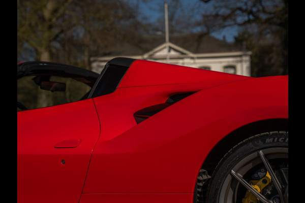 Ferrari 488 Spider | Front-lift | Pista wheels | Carbon stuur + LED's | Adapt. koplampen | Rosso Scuderia Ferrari 488 Spider | Front-lift | Pista wheels | Carbon stuur + LED's | Adapt. koplampen | Rosso Scuderia
