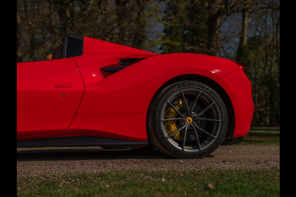 Ferrari 488 Spider | Front-lift | Pista wheels | Carbon stuur + LED's | Adapt. koplampen | Rosso Scuderia Ferrari 488 Spider | Front-lift | Pista wheels | Carbon stuur + LED's | Adapt. koplampen | Rosso Scuderia