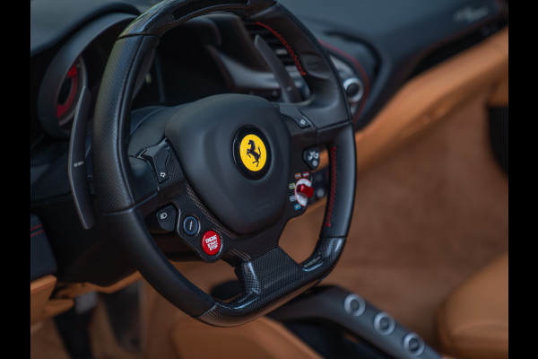 Ferrari 488 Spider | Front-lift | Pista wheels | Carbon stuur + LED's | Adapt. koplampen | Rosso Scuderia Ferrari 488 Spider | Front-lift | Pista wheels | Carbon stuur + LED's | Adapt. koplampen | Rosso Scuderia