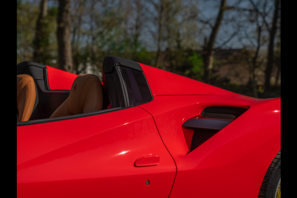 Ferrari 488 Spider | Front-lift | Pista wheels | Carbon stuur + LED's | Adapt. koplampen | Rosso Scuderia Ferrari 488 Spider | Front-lift | Pista wheels | Carbon stuur + LED's | Adapt. koplampen | Rosso Scuderia