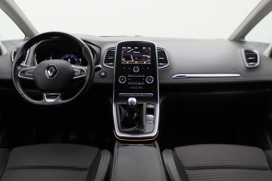 Renault Grand Scénic 1.3 TCe Intens 7p. Leder/Stof, Apple Carplay, Camera, Cruise, Sfeerverlichting, Trekhaak, 20'' Renault Grand Scénic 1.3 TCe Intens 7p. Leder/Stof, Apple Carplay, Camera, Cruise, Sfeerverlichting, Trekhaak, 20''