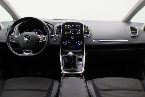 Renault Grand Scénic 1.3 TCe Intens 7p. Leder/Stof, Apple Carplay, Camera, Cruise, Sfeerverlichting, Trekhaak, 20'' Renault Grand Scénic 1.3 TCe Intens 7p. Leder/Stof, Apple Carplay, Camera, Cruise, Sfeerverlichting, Trekhaak, 20''