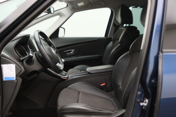 Renault Grand Scénic 1.3 TCe Intens 7p. Leder/Stof, Apple Carplay, Camera, Cruise, Sfeerverlichting, Trekhaak, 20'' Renault Grand Scénic 1.3 TCe Intens 7p. Leder/Stof, Apple Carplay, Camera, Cruise, Sfeerverlichting, Trekhaak, 20''