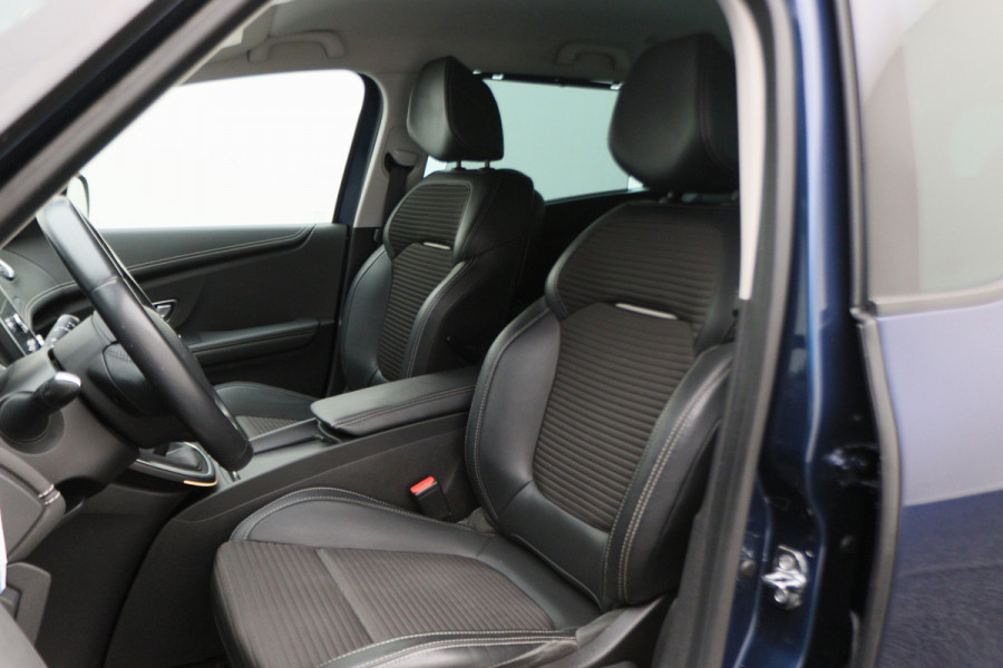Renault Grand Scénic 1.3 TCe Intens 7p. Leder/Stof, Apple Carplay, Camera, Cruise, Sfeerverlichting, Trekhaak, 20'' Renault Grand Scénic 1.3 TCe Intens 7p. Leder/Stof, Apple Carplay, Camera, Cruise, Sfeerverlichting, Trekhaak, 20''