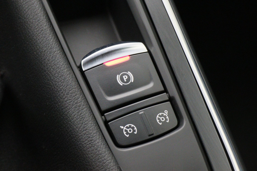 Renault Grand Scénic 1.3 TCe Intens 7p. Leder/Stof, Apple Carplay, Camera, Cruise, Sfeerverlichting, Trekhaak, 20'' Renault Grand Scénic 1.3 TCe Intens 7p. Leder/Stof, Apple Carplay, Camera, Cruise, Sfeerverlichting, Trekhaak, 20''