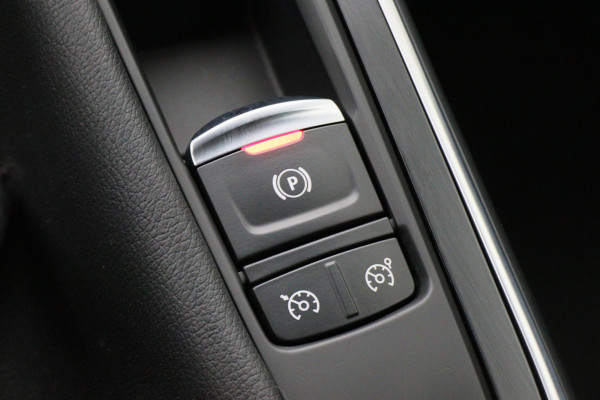 Renault Grand Scénic 1.3 TCe Intens 7p. Leder/Stof, Apple Carplay, Camera, Cruise, Sfeerverlichting, Trekhaak, 20'' Renault Grand Scénic 1.3 TCe Intens 7p. Leder/Stof, Apple Carplay, Camera, Cruise, Sfeerverlichting, Trekhaak, 20''