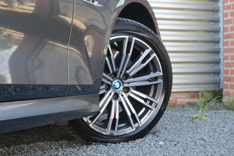 BMW 3 Serie Touring M-Sport SOH 93% / Hifi / Stoelverwarming / 18inch / Sportstoelen /