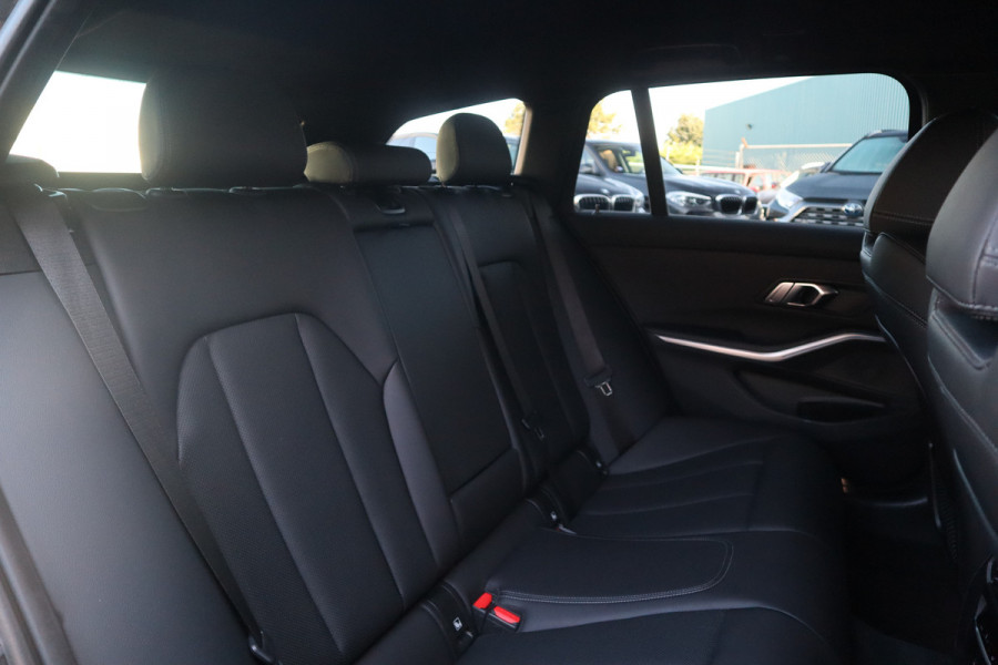 BMW 3 Serie Touring M-Sport SOH 93% / Hifi / Stoelverwarming / 18inch / Sportstoelen /