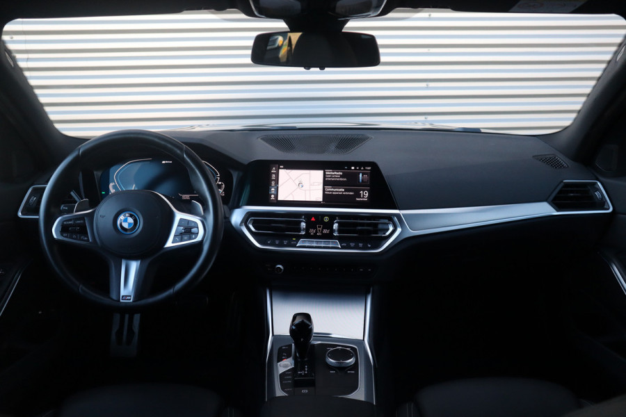 BMW 3 Serie Touring M-Sport SOH 93% / Hifi / Stoelverwarming / 18inch / Sportstoelen /