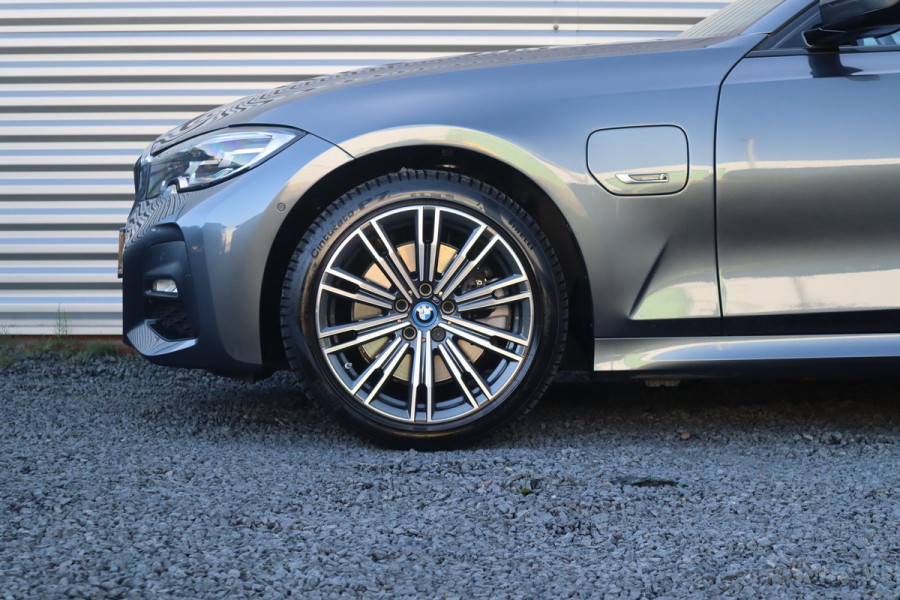 BMW 3 Serie Touring M-Sport SOH 93% / Hifi / Stoelverwarming / 18inch / Sportstoelen /