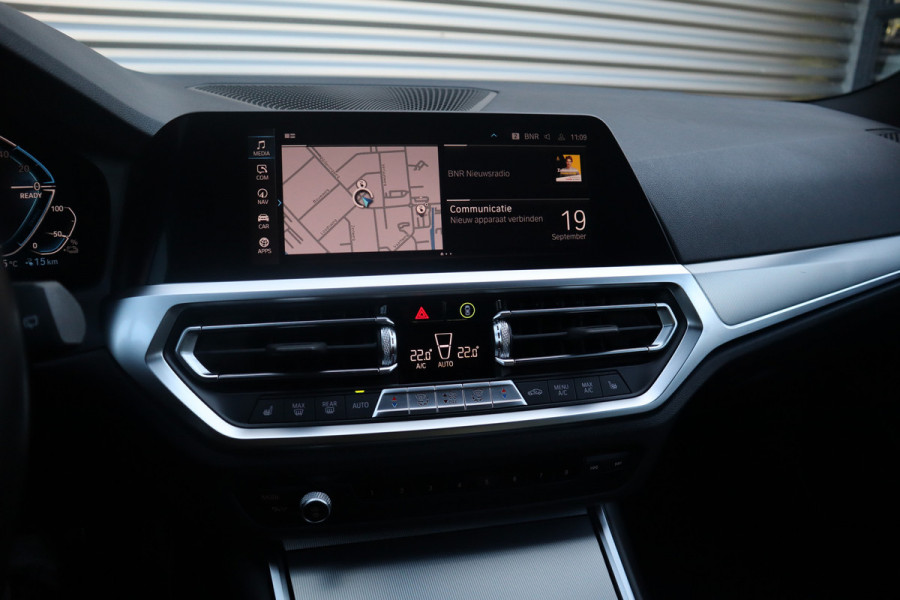 BMW 3 Serie Touring M-Sport SOH 93% / Hifi / Stoelverwarming / 18inch / Sportstoelen /