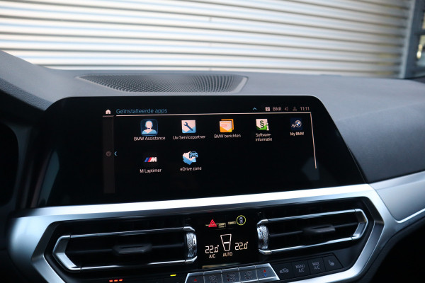 BMW 3 Serie Touring M-Sport SOH 93% / Hifi / Stoelverwarming / 18inch / Sportstoelen /
