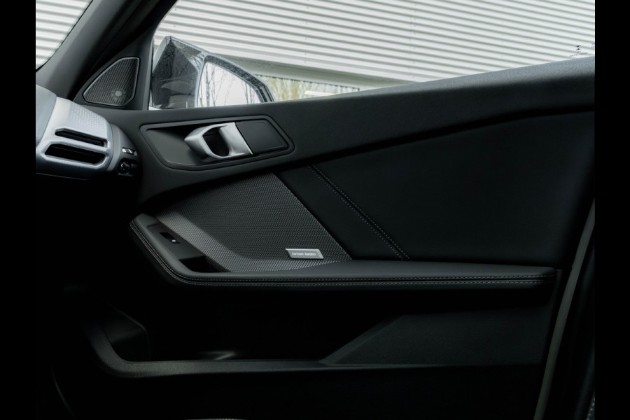 BMW 1-serie M135 xDrive - Pano - Trekhaak - Head-Up - Harman Kadon - Driving Ass
