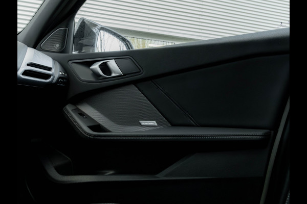 BMW 1-serie M135 xDrive - Pano - Trekhaak - Head-Up - Harman Kadon - Driving Ass