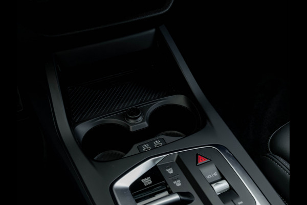 BMW 1-serie M135 xDrive - Pano - Trekhaak - Head-Up - Harman Kadon - Driving Ass