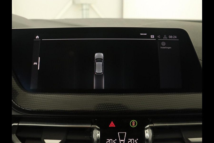 BMW 1-serie 118i Sport Line | Sportstoelen | Carplay | Live Cockpit | Full LED | Navigatie | Half leder | Parkeerhulp | Climate control | Cruise control