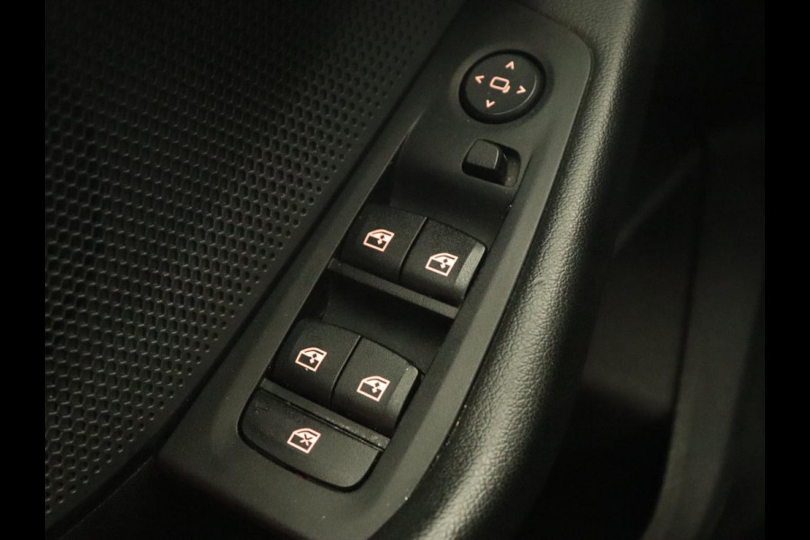 BMW 1-serie 118i Sport Line | Sportstoelen | Carplay | Live Cockpit | Full LED | Navigatie | Half leder | Parkeerhulp | Climate control | Cruise control