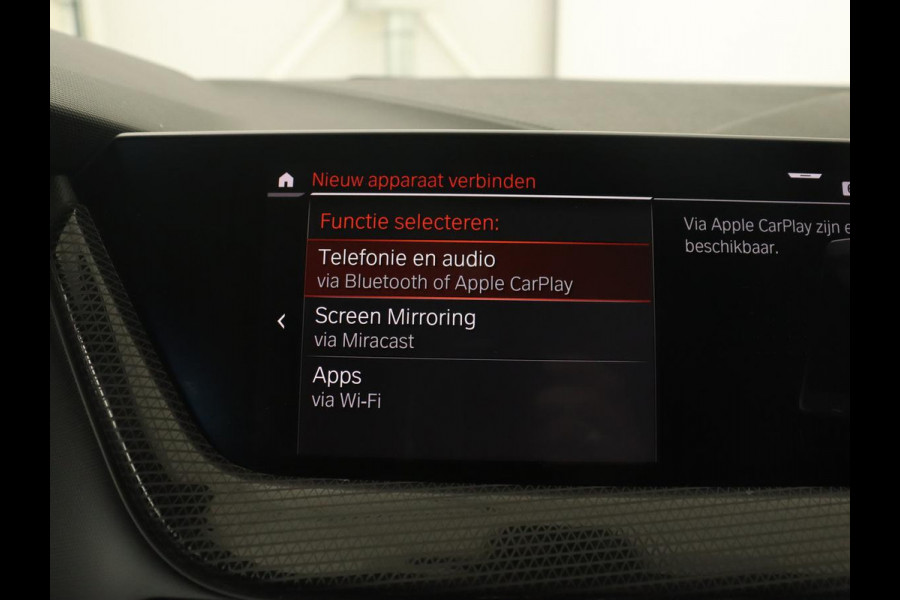 BMW 1-serie 118i Sport Line | Sportstoelen | Carplay | Live Cockpit | Full LED | Navigatie | Half leder | Parkeerhulp | Climate control | Cruise control