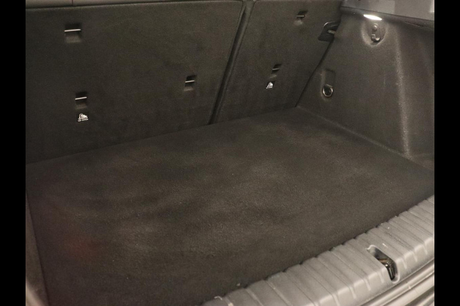 BMW 1-serie 118i Sport Line | Sportstoelen | Carplay | Live Cockpit | Full LED | Navigatie | Half leder | Parkeerhulp | Climate control | Cruise control