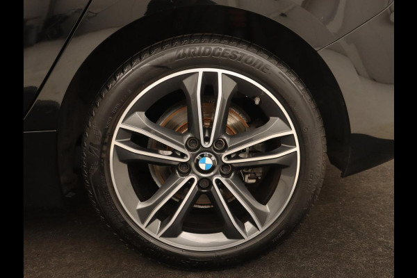 BMW 1-serie 118i Sport Line | Sportstoelen | Carplay | Live Cockpit | Full LED | Navigatie | Half leder | Parkeerhulp | Climate control | Cruise control