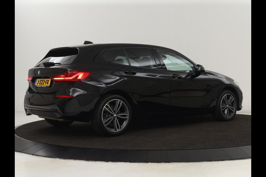 BMW 1-serie 118i Sport Line | Sportstoelen | Carplay | Live Cockpit | Full LED | Navigatie | Half leder | Parkeerhulp | Climate control | Cruise control