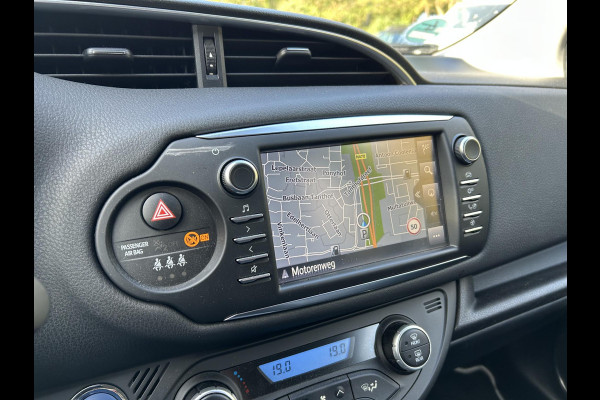 Toyota Yaris 1.5 HYBRID GOLD LIMITED EDITION.GARANTIE 8-2029 1e EIG.AFNEEMBARE TREKHAAK CLIMA. CRUISE. Toyota Yaris 1.5 HYBRID GOLD LIMITED EDITION.GARANTIE 8-2029 1e EIG.AFNEEMBARE TREKHAAK CLIMA. CRUISE.