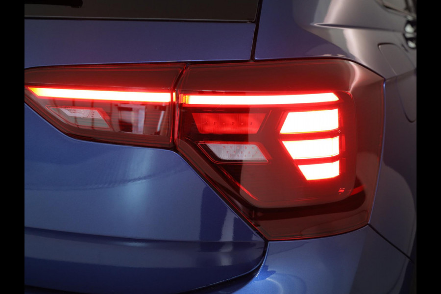Volkswagen Polo 1.0 TSI R-Line 95 pk Automaat (DSG) | Verlengde garantie | Navigatie | Parkeersensoren | Achteruitrijcamera | Stoelverwarming | R-Line | Volkswagen Polo 1.0 TSI R-Line 95 pk Automaat (DSG) | Verlengde garantie | Navigatie | Parkeersensoren | Achteruitrijcamera | Stoelverwarming | R-Line |