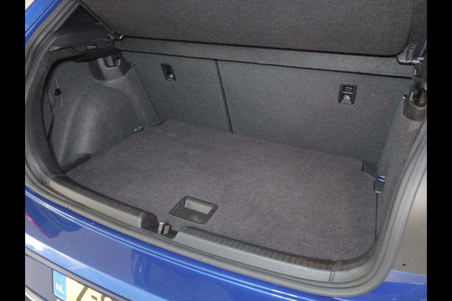 Volkswagen Polo 1.0 TSI R-Line 95 pk Automaat (DSG) | Verlengde garantie | Navigatie | Parkeersensoren | Achteruitrijcamera | Stoelverwarming | R-Line | Volkswagen Polo 1.0 TSI R-Line 95 pk Automaat (DSG) | Verlengde garantie | Navigatie | Parkeersensoren | Achteruitrijcamera | Stoelverwarming | R-Line |