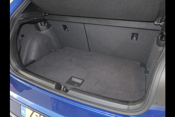 Volkswagen Polo 1.0 TSI R-Line 95 pk Automaat (DSG) | Verlengde garantie | Navigatie | Parkeersensoren | Achteruitrijcamera | Stoelverwarming | R-Line | Volkswagen Polo 1.0 TSI R-Line 95 pk Automaat (DSG) | Verlengde garantie | Navigatie | Parkeersensoren | Achteruitrijcamera | Stoelverwarming | R-Line |