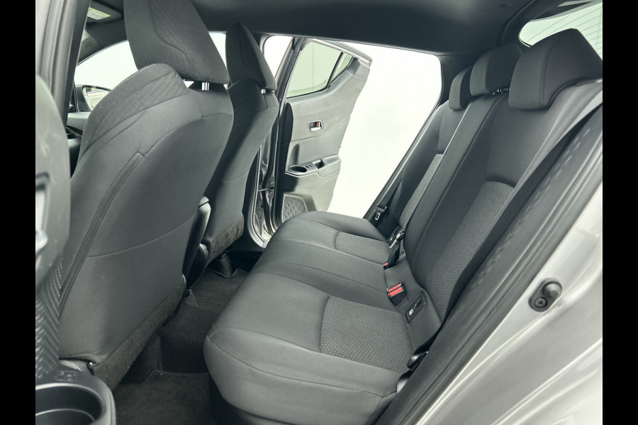Toyota C-HR 1.8 Hybrid Style(Goed Onderh, Camera, Navi, StoelV, Cruise Con, Parkeerhulp, Etc) Toyota C-HR 1.8 Hybrid Style(Goed Onderh, Camera, Navi, StoelV, Cruise Con, Parkeerhulp, Etc)
