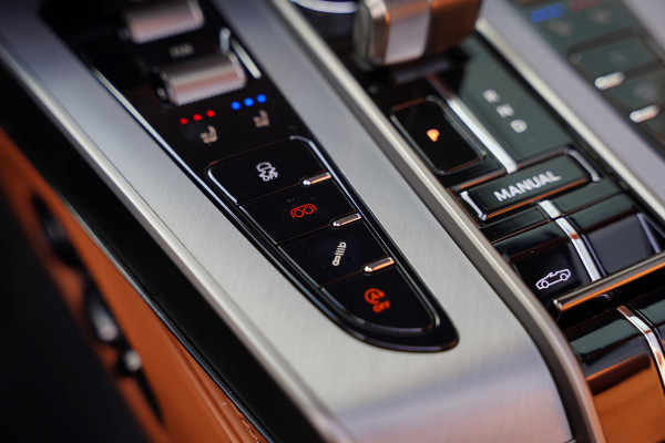 Aston Martin Vanquish Volante 5.2 V12 MY 26 824 Pk Aston Martin Vanquish Volante 5.2 V12 MY 26 824 Pk