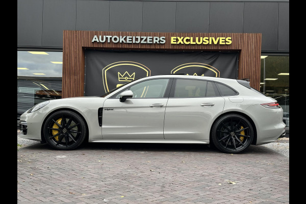 Porsche Panamera Sport Turismo 4.0 Turbo S E-Hybrid Keramisch Panoramadak Sportdesign Sportchrono Vossen 22”LM Krijt Grijs 680 PK!