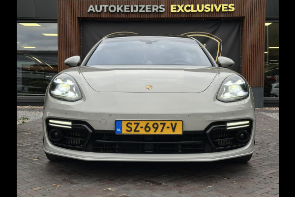 Porsche Panamera Sport Turismo 4.0 Turbo S E-Hybrid Keramisch Panoramadak Sportdesign Sportchrono Vossen 22”LM Krijt Grijs 680 PK!