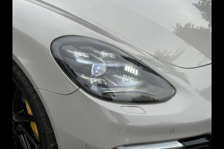 Porsche Panamera Sport Turismo 4.0 Turbo S E-Hybrid Keramisch Panoramadak Sportdesign Sportchrono Vossen 22”LM Krijt Grijs 680 PK!