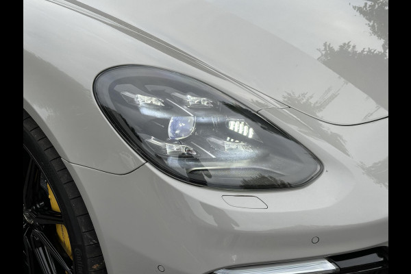 Porsche Panamera Sport Turismo 4.0 Turbo S E-Hybrid Keramisch Panoramadak Sportdesign Sportchrono Vossen 22”LM Krijt Grijs 680 PK!