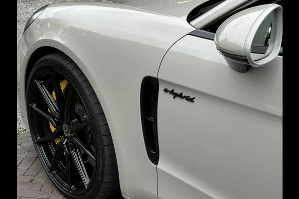 Porsche Panamera Sport Turismo 4.0 Turbo S E-Hybrid Keramisch Panoramadak Sportdesign Sportchrono Vossen 22”LM Krijt Grijs 680 PK!