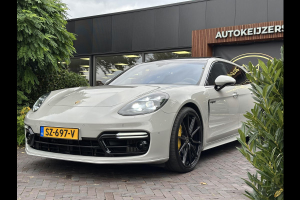 Porsche Panamera Sport Turismo 4.0 Turbo S E-Hybrid Keramisch Panoramadak Sportdesign Sportchrono Vossen 22”LM Krijt Grijs 680 PK!