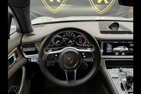 Porsche Panamera Sport Turismo 4.0 Turbo S E-Hybrid Keramisch Panoramadak Sportdesign Sportchrono Vossen 22”LM Krijt Grijs 680 PK!