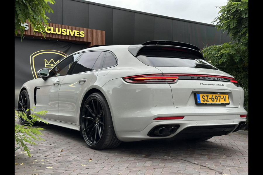 Porsche Panamera Sport Turismo 4.0 Turbo S E-Hybrid Keramisch Panoramadak Sportdesign Sportchrono Vossen 22”LM Krijt Grijs 680 PK!
