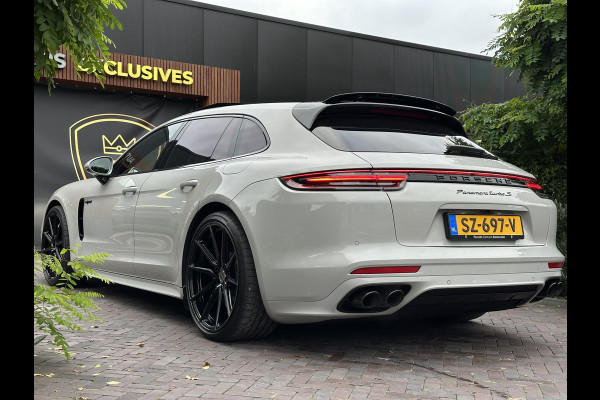 Porsche Panamera Sport Turismo 4.0 Turbo S E-Hybrid Keramisch Panoramadak Sportdesign Sportchrono Vossen 22”LM Krijt Grijs 680 PK!